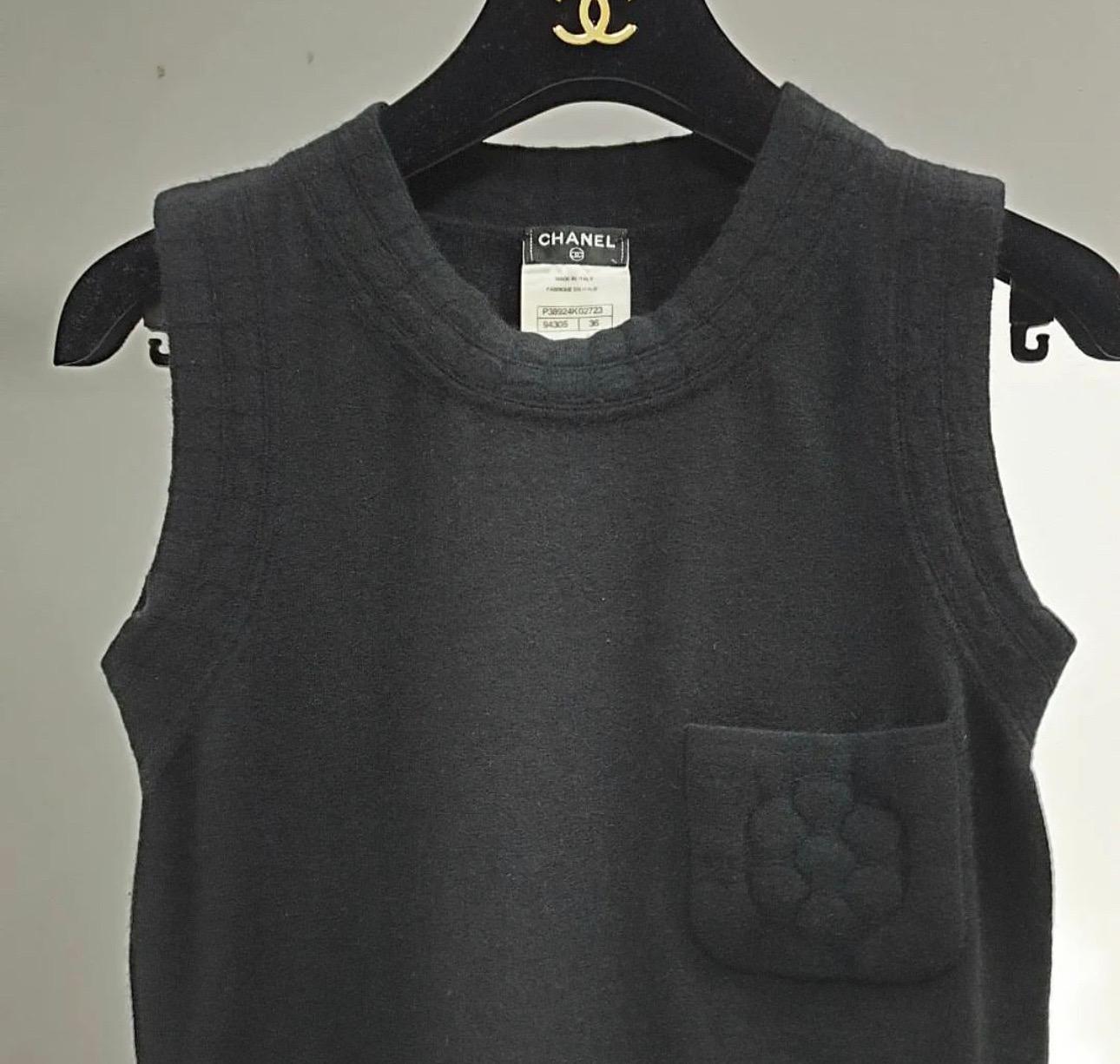 CHANEL Camelia Sleeveless Jersey Top In Excellent Condition For Sale In Krakow, PL