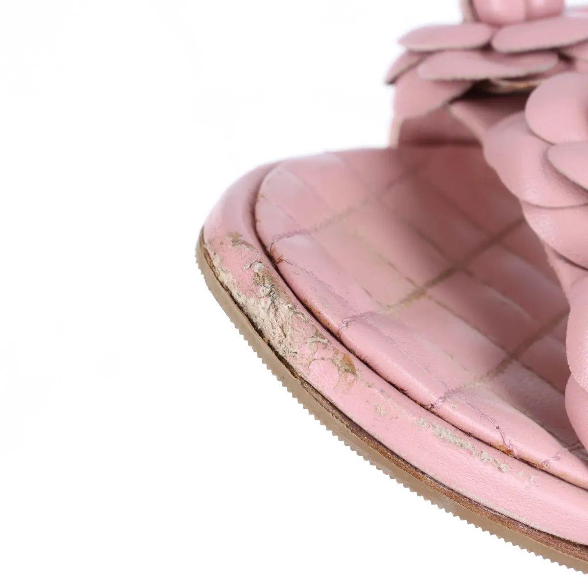 Chanel Camelia - Sandalo in pelle con due cinturini - Rosa in vendita 10