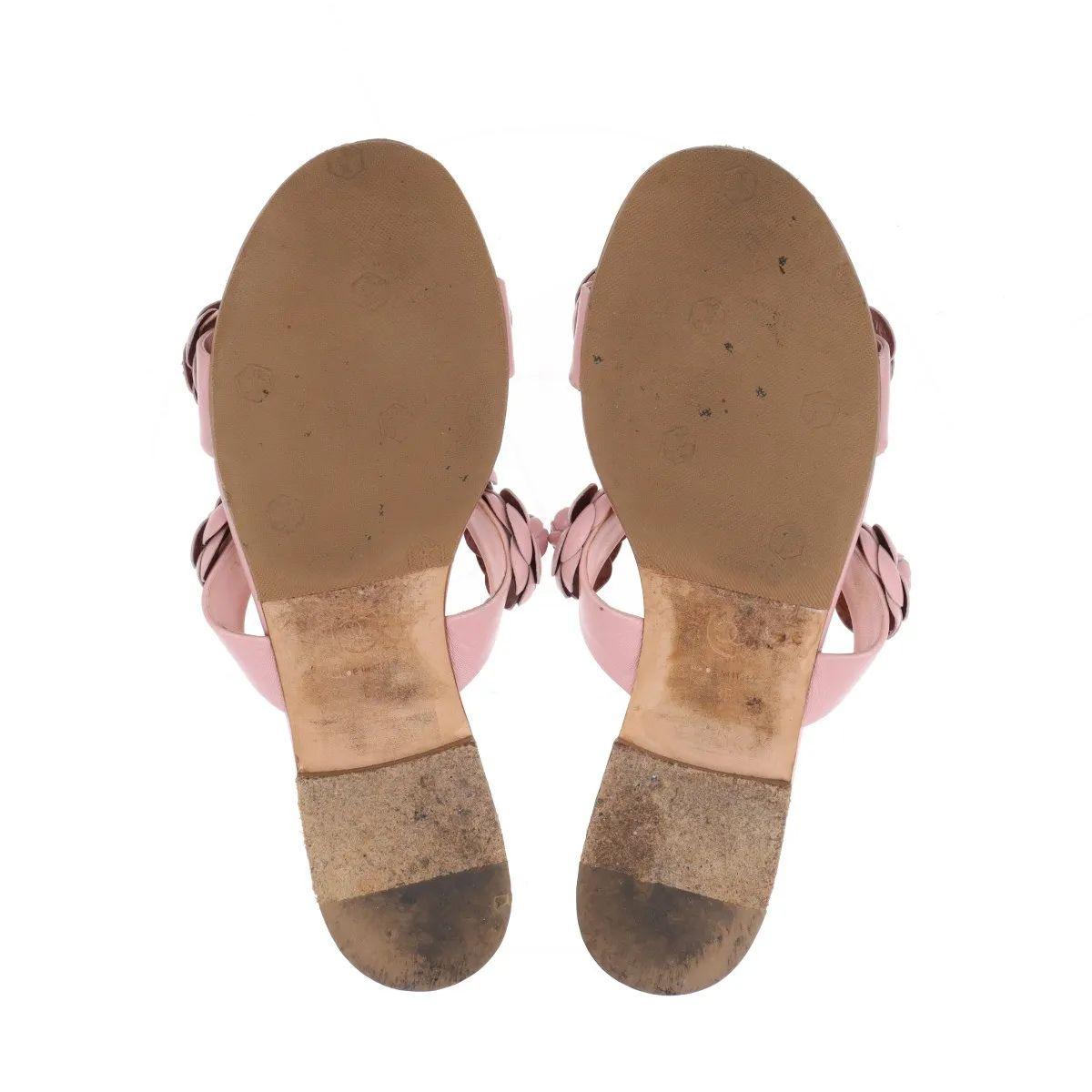 Chanel Camelia - Sandalo in pelle con due cinturini - Rosa in vendita 4