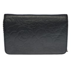 Chanel Camelia-Brieftasche an Kette (WOC) Umhängetasche aus schwarzem gestepptem Leder, SHW
