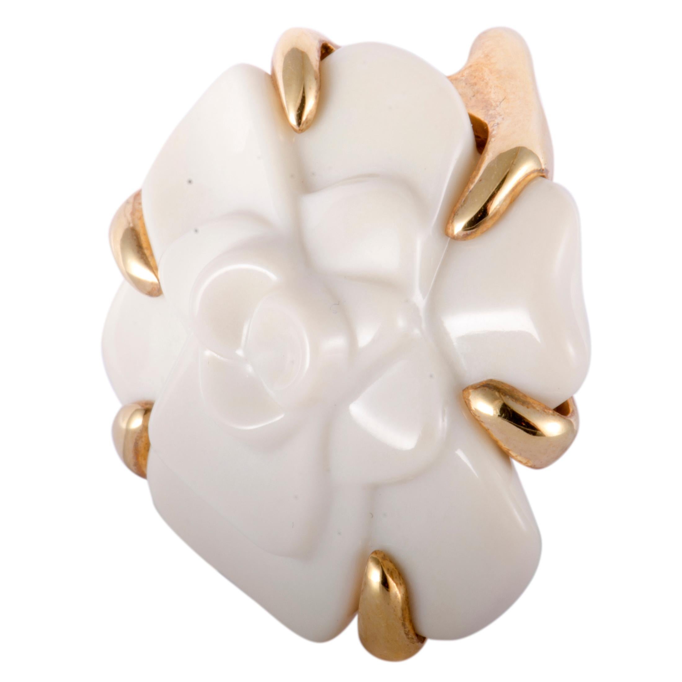 Chanel Camélia White Agate and Yellow Gold Flower Pendant In Excellent Condition In Southampton, PA