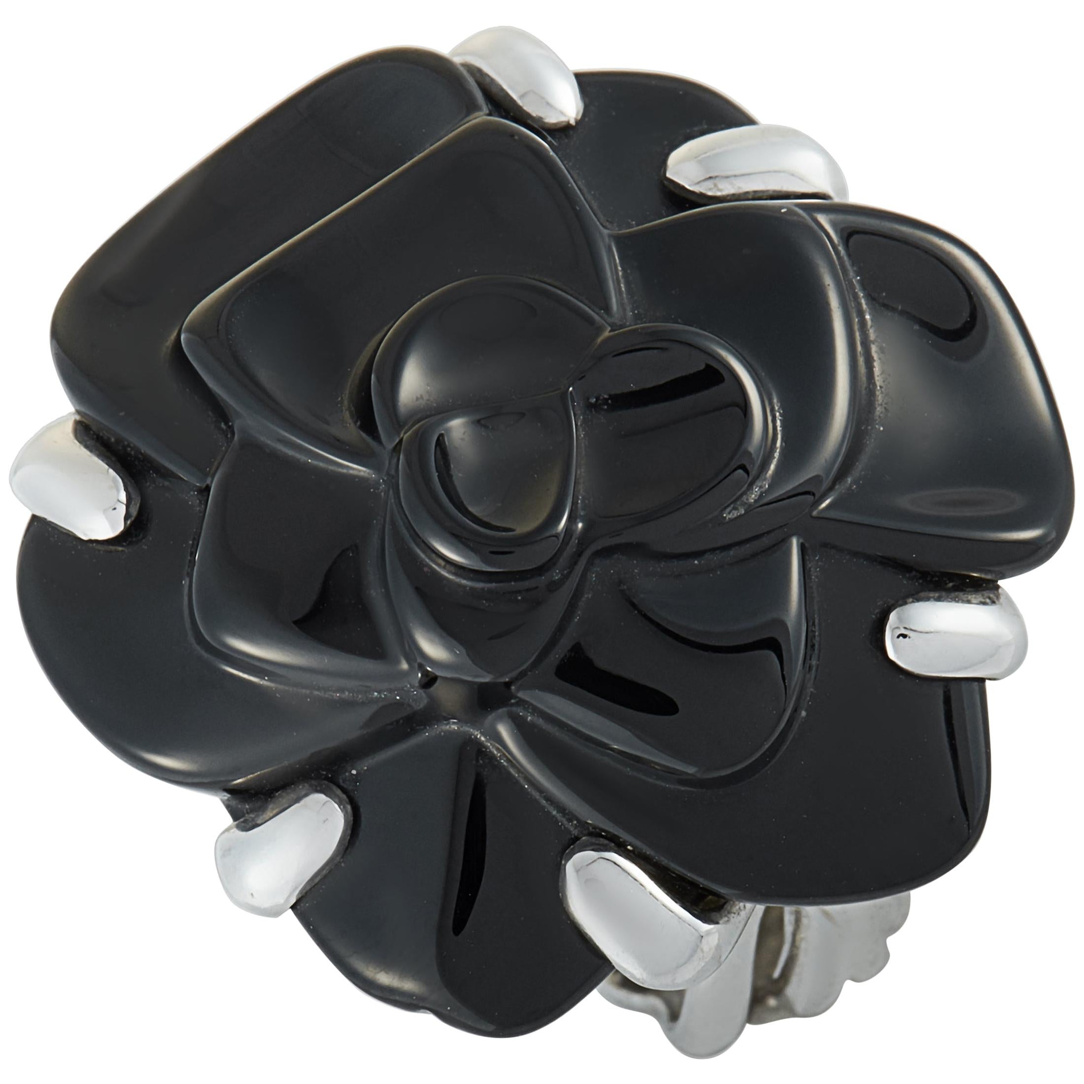 Chanel Camélia White Gold and Onyx Medium Flower Ring