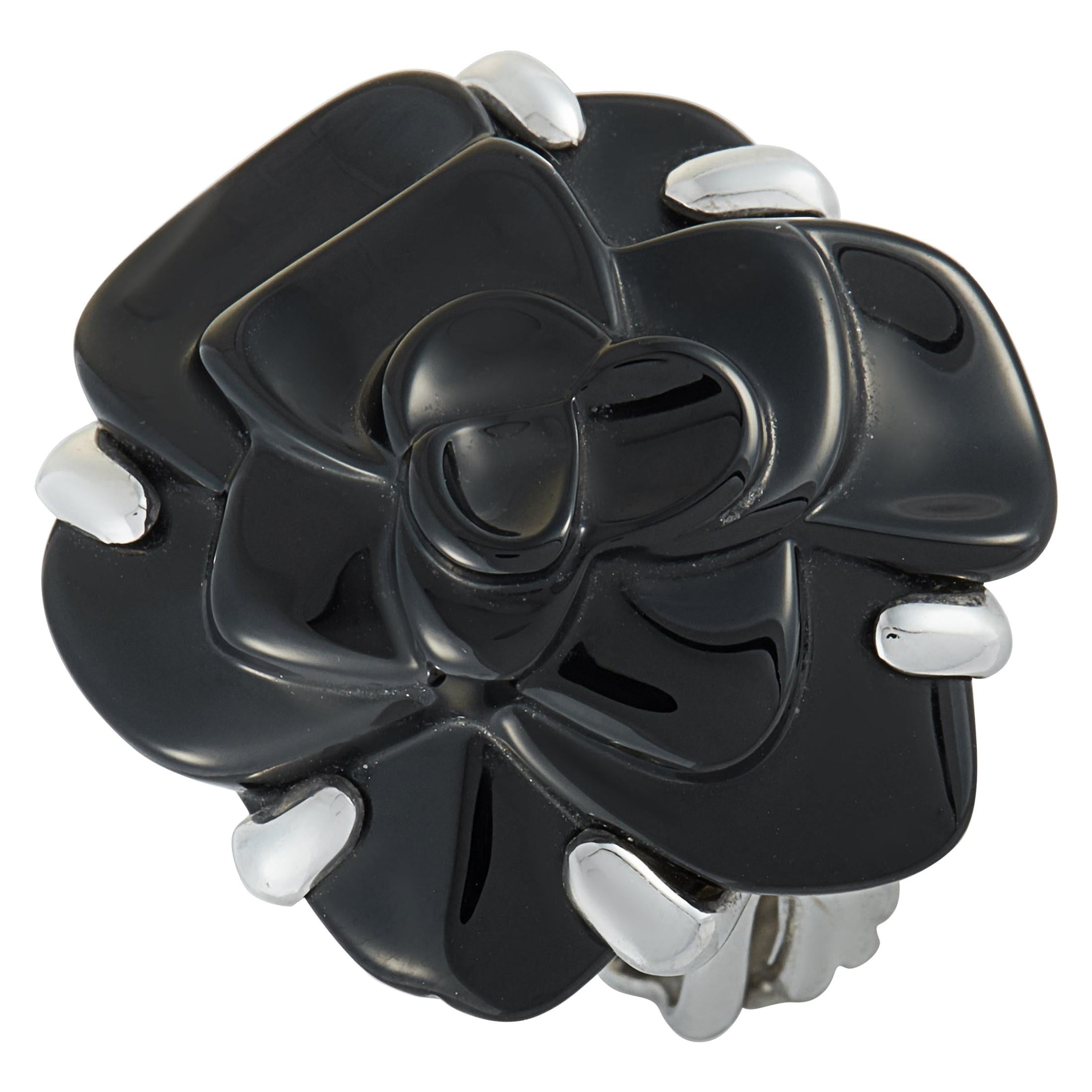 Chanel Camélia White Gold and Onyx Medium Flower Ring