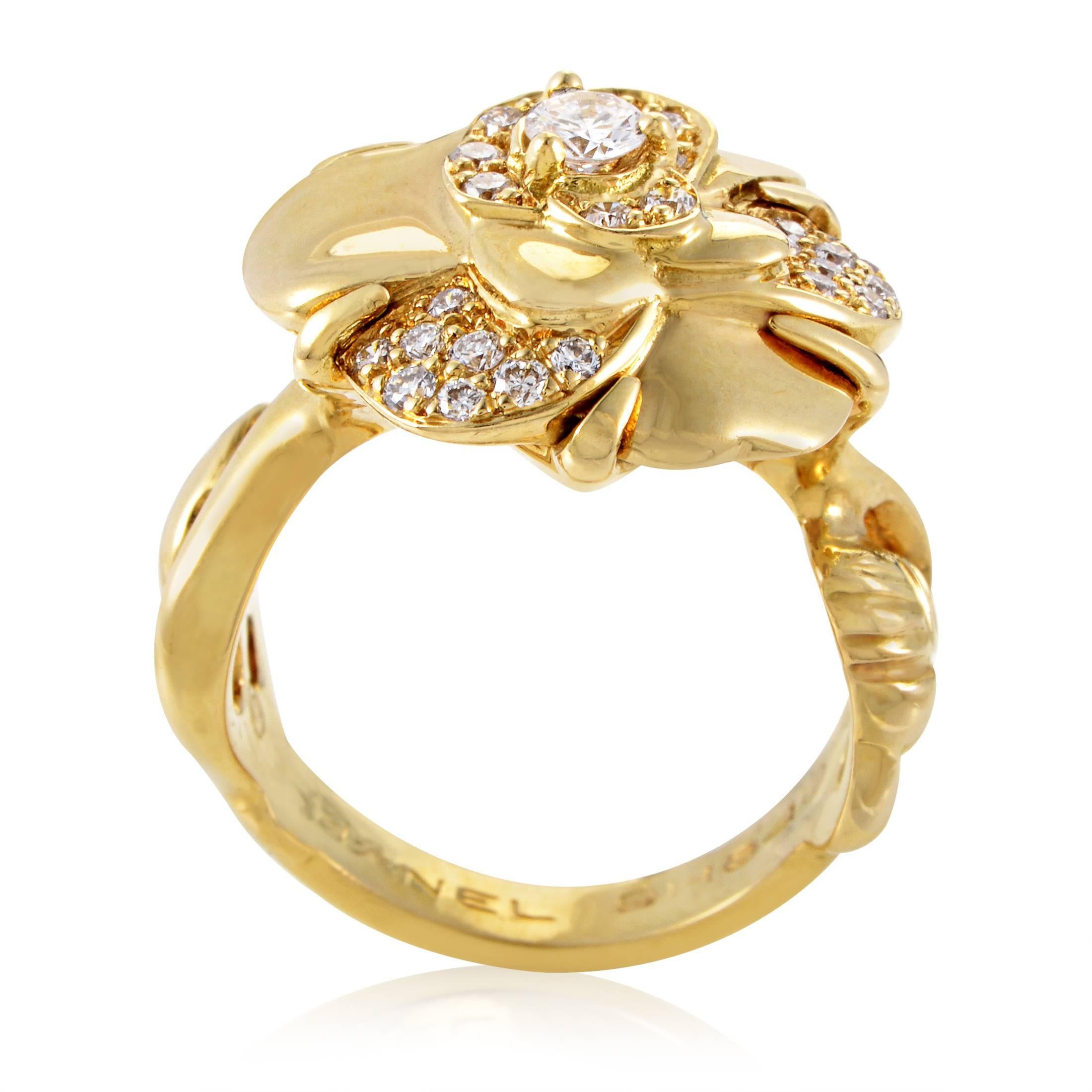 Placing the exuberant brilliance of diamonds totaling 0.43ct against the delightfully gleaming reflective surface of 18K yellow gold, this gorgeous ring from Chanel boasts a wonderfully designed and impeccably crafted shape of a fabulous flower on