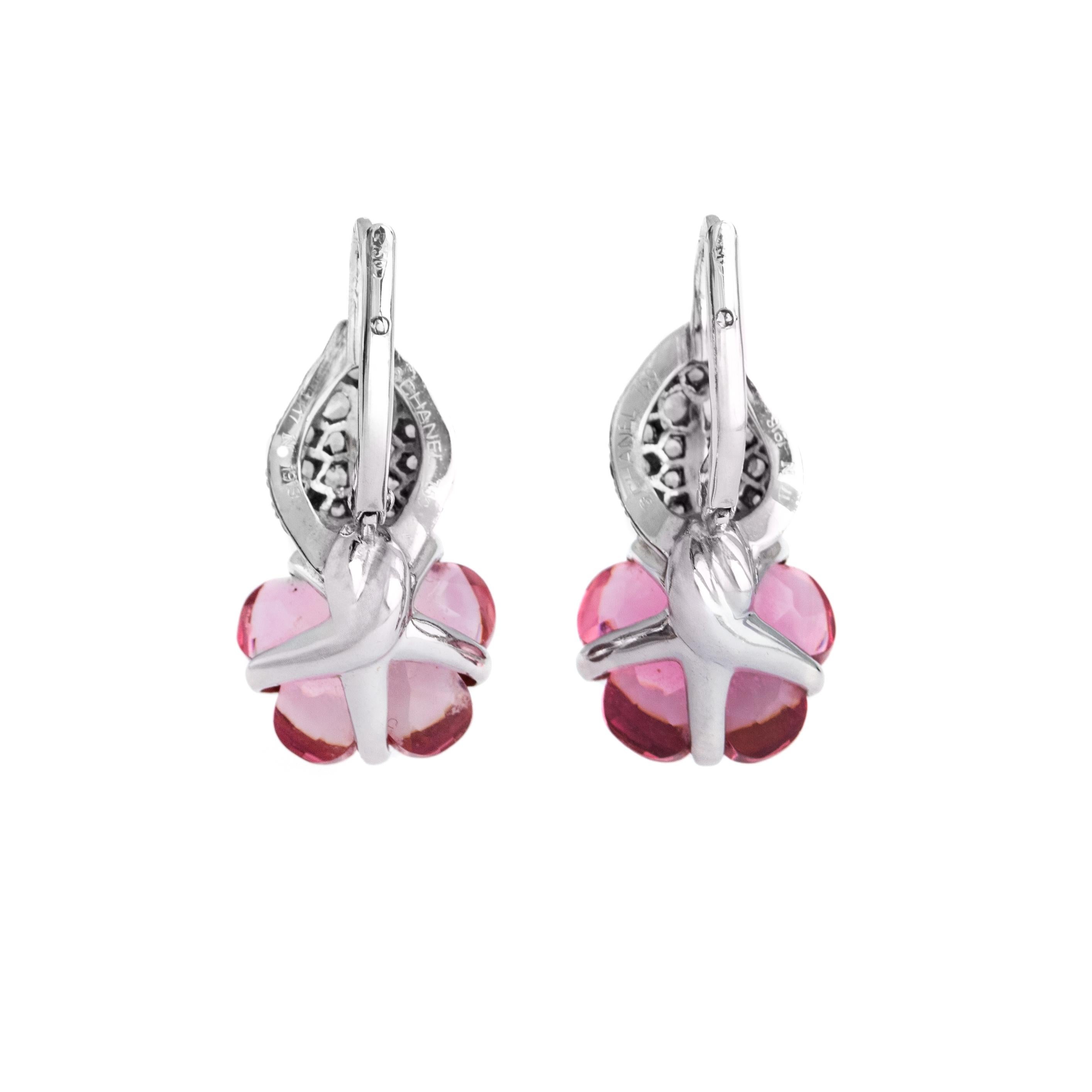 Chanel Camelias Aquatiques Tourmalines Pink-Violet Sapphires Gold Earrings In Excellent Condition For Sale In Geneva, CH