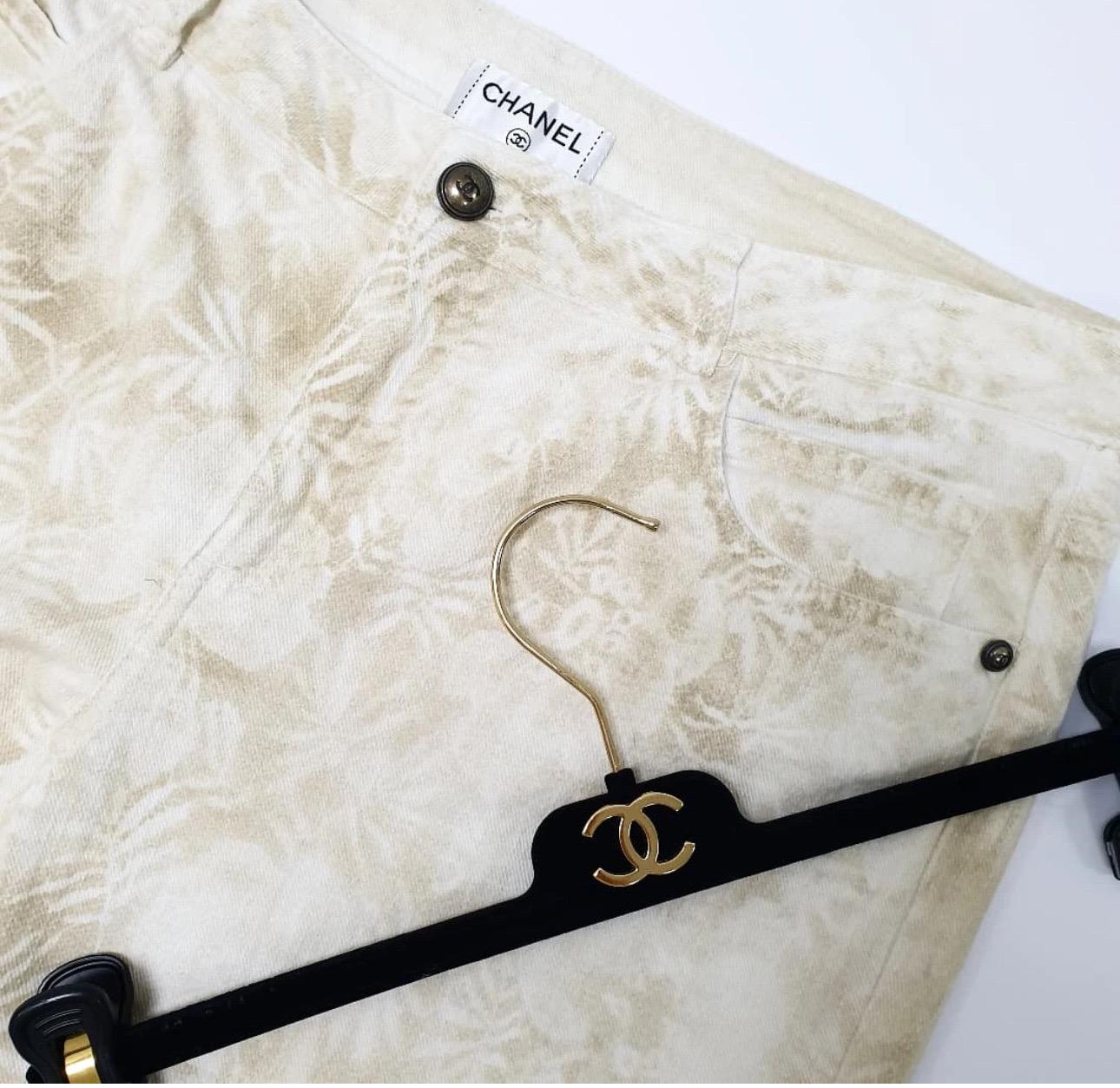 CHANEL Jeans imprimé Camélias Sz.44 en vente 1