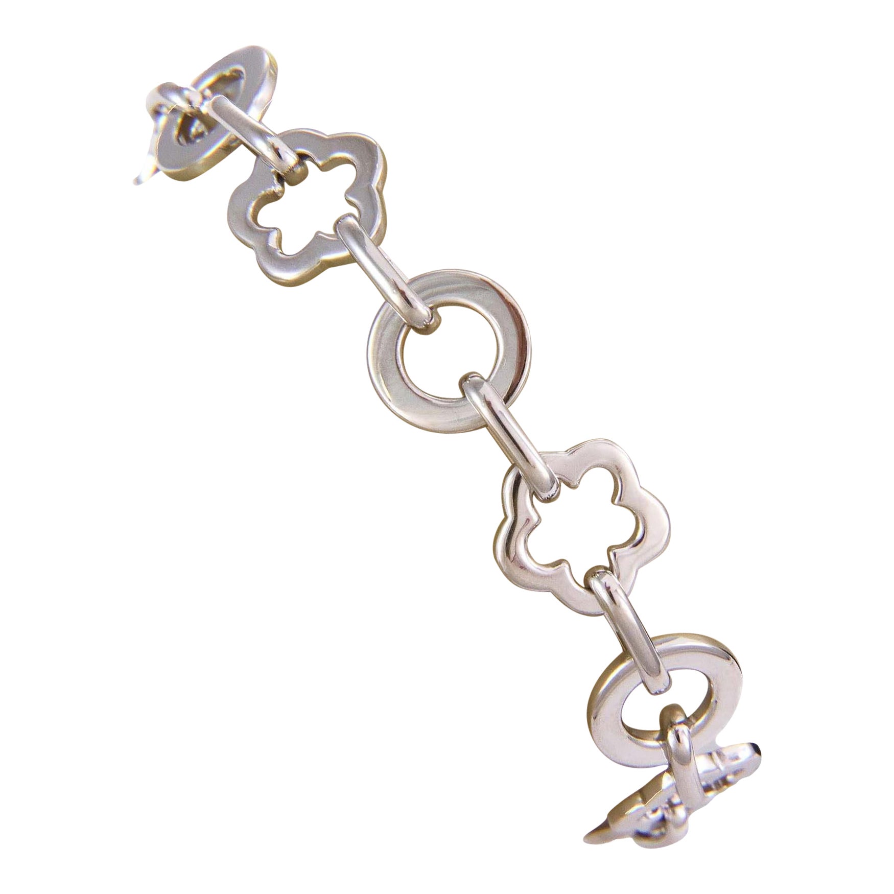 Moderno Bracciale a cerchio floreale Chanel Camellia in oro bianco 18 carati A Link in vendita