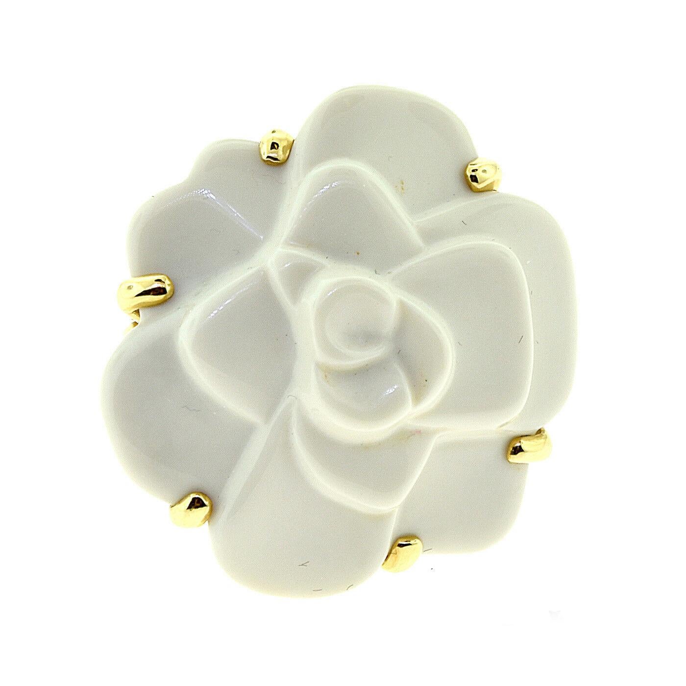 Chanel Camellia Agate Large Flower Cocktail Ring in 18 Karat Yellow Gold 1
