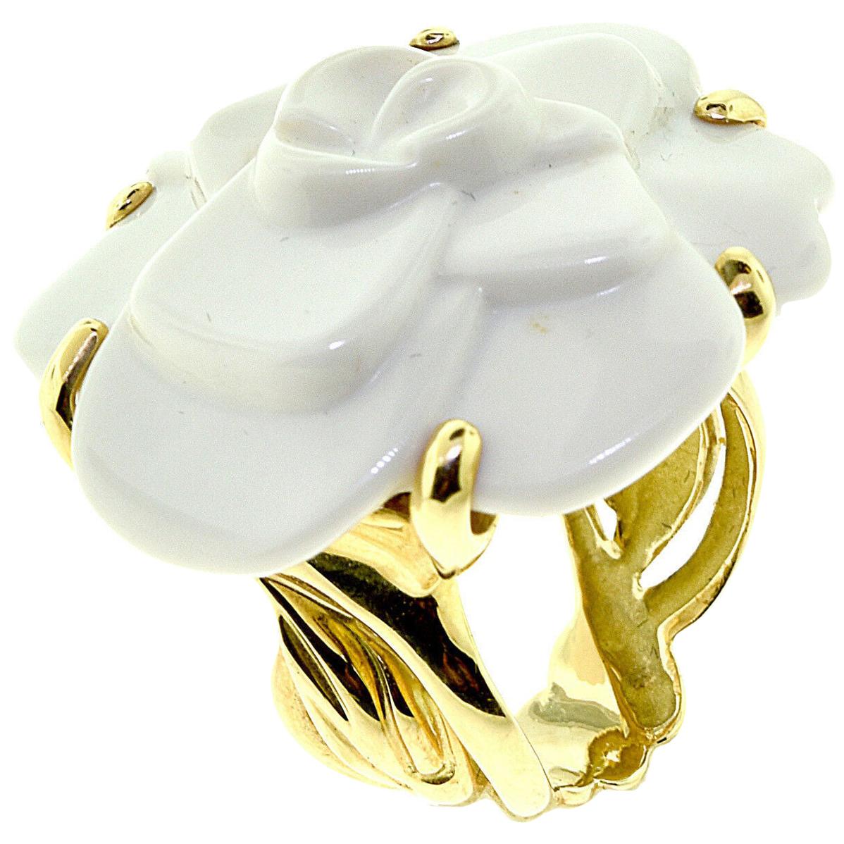 Chanel Camellia Agate Large Flower Cocktail Ring in 18 Karat Yellow Gold