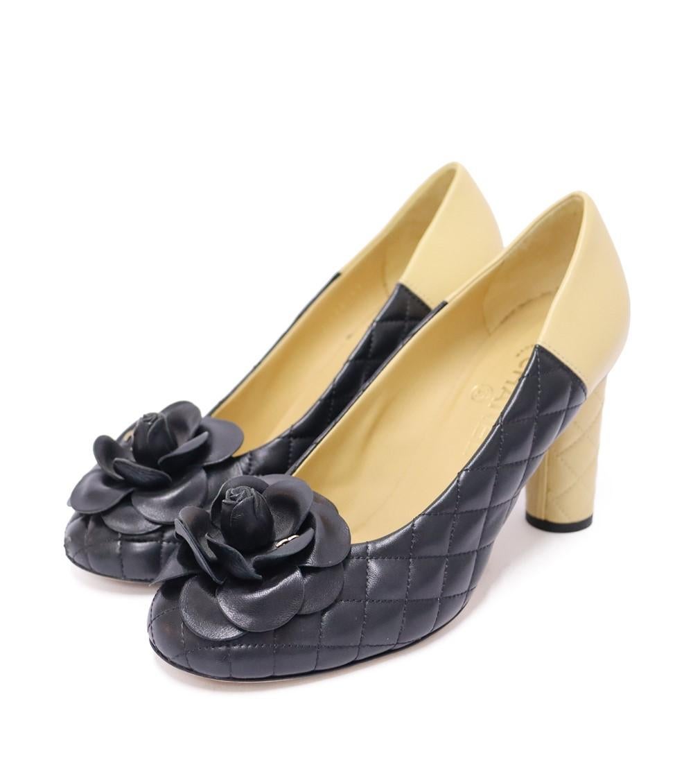 Chanel Camellia Beige Quilted Pumps Size EU 40 In Good Condition In Amman, JO