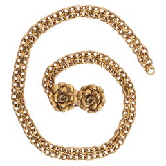 Cintura Chanel Camellia in metallo dorato