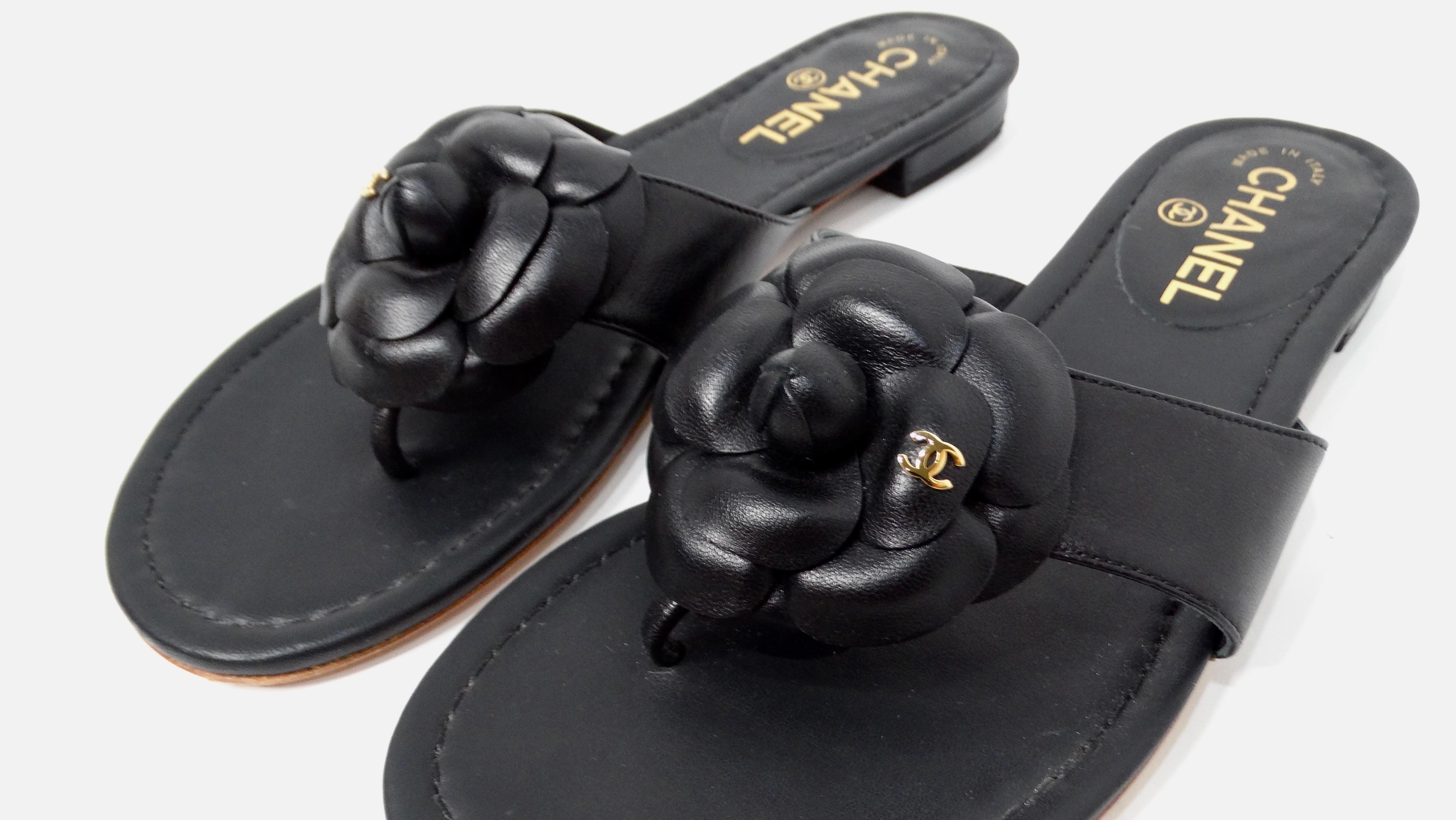 Chanel Camellia Black Lambskin Leather Sandals In Good Condition In Scottsdale, AZ