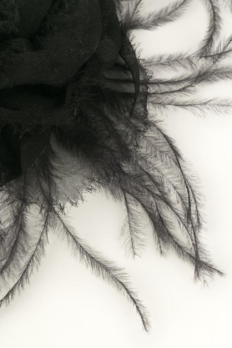 Chanel Camellia Black Silk Crepe and Feathers Brooch In Excellent Condition In SAINT-OUEN-SUR-SEINE, FR