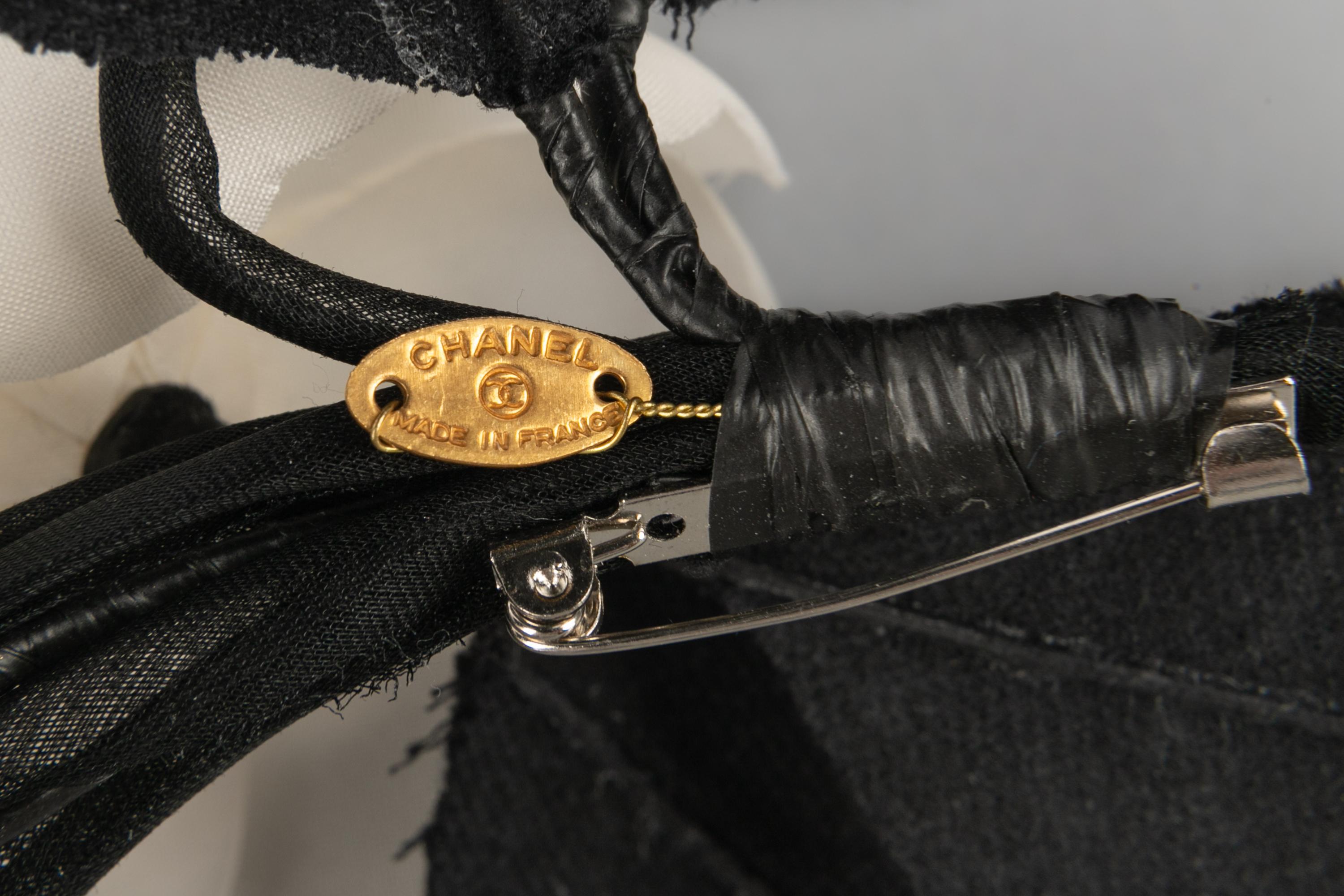 Spilla a forma di camelia Chanel 6