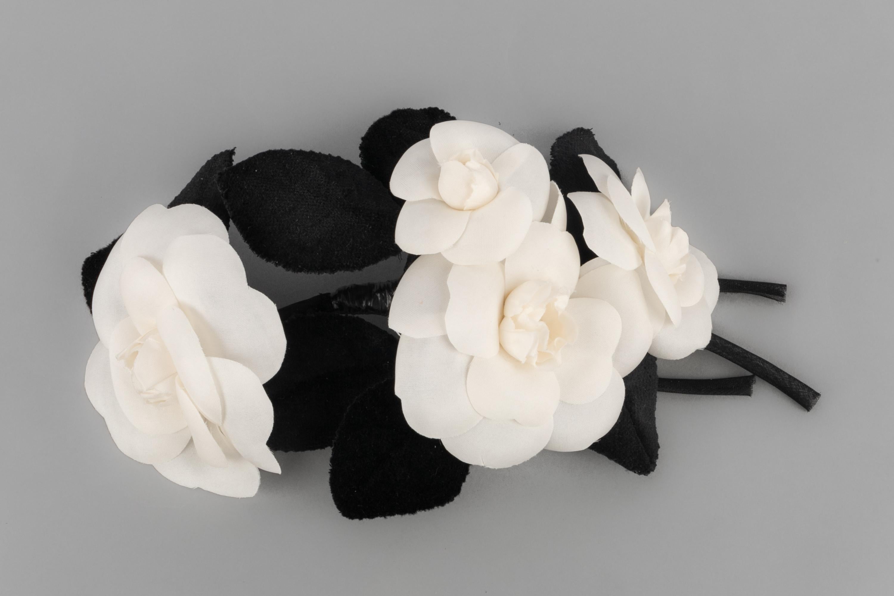 Spilla a forma di camelia Chanel In condizioni ottime a SAINT-OUEN-SUR-SEINE, FR