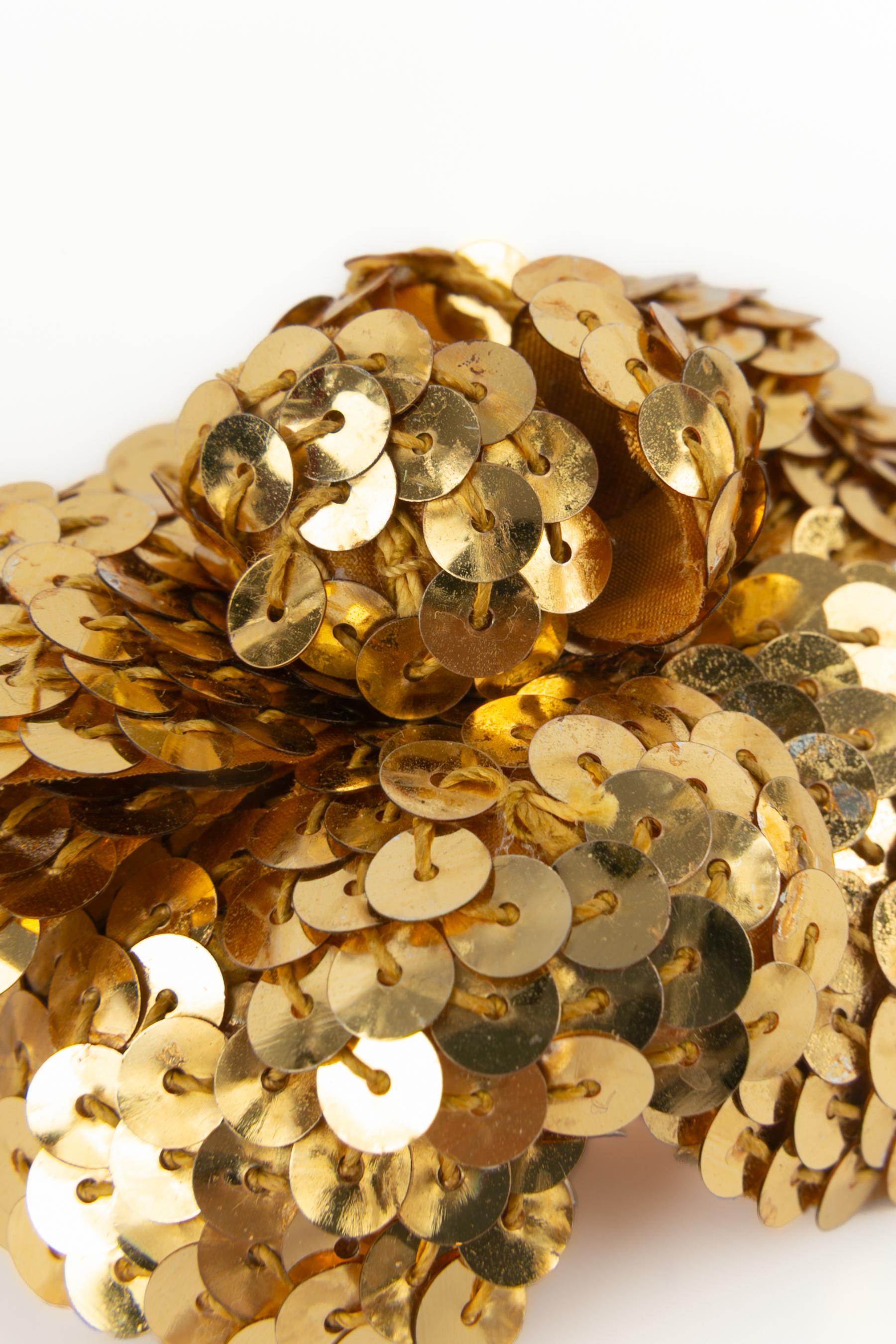 Spilla a forma di camelia Chanel in vendita 1