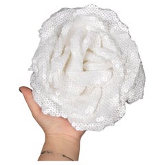 Spilla a forma di camelia Chanel