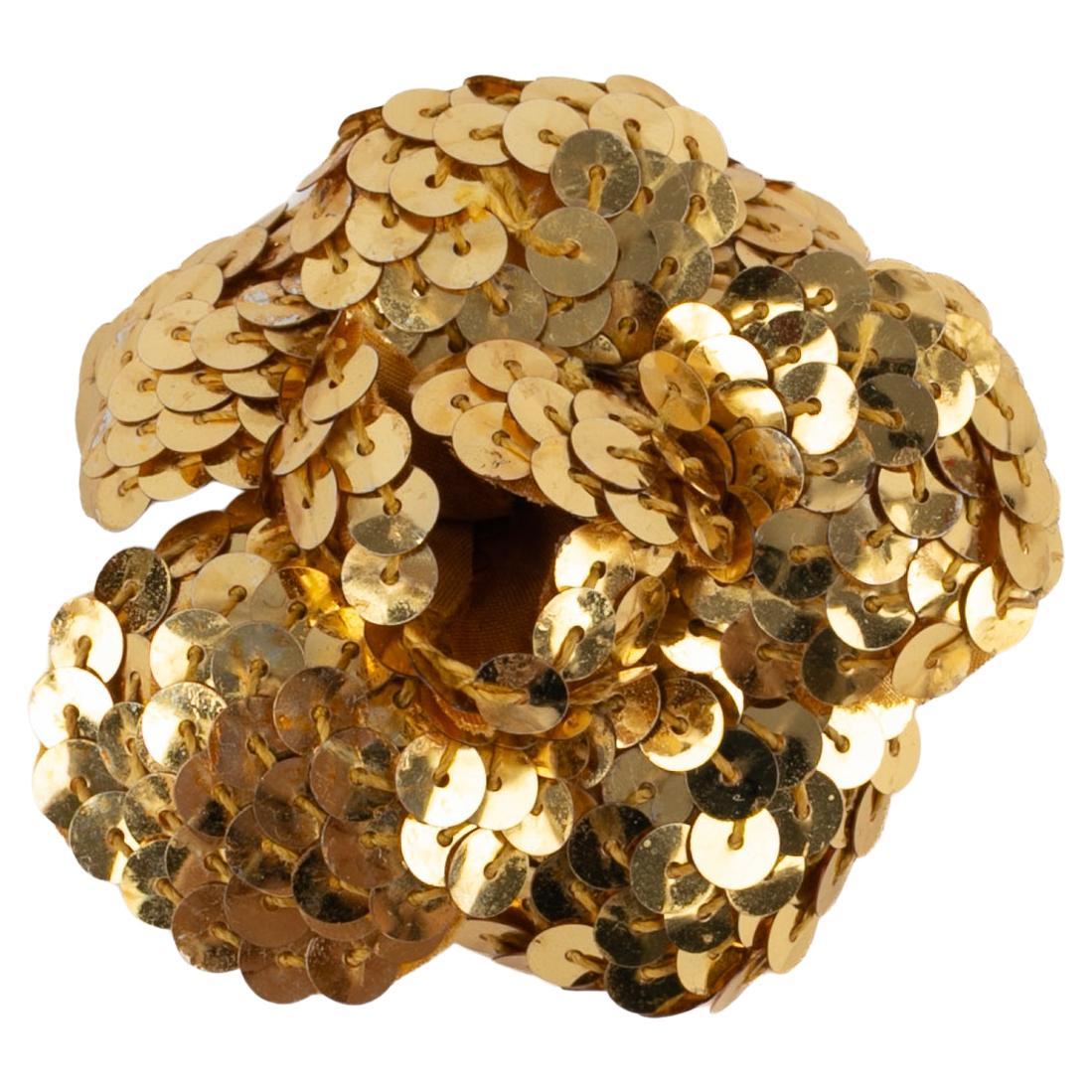 Spilla a forma di camelia Chanel