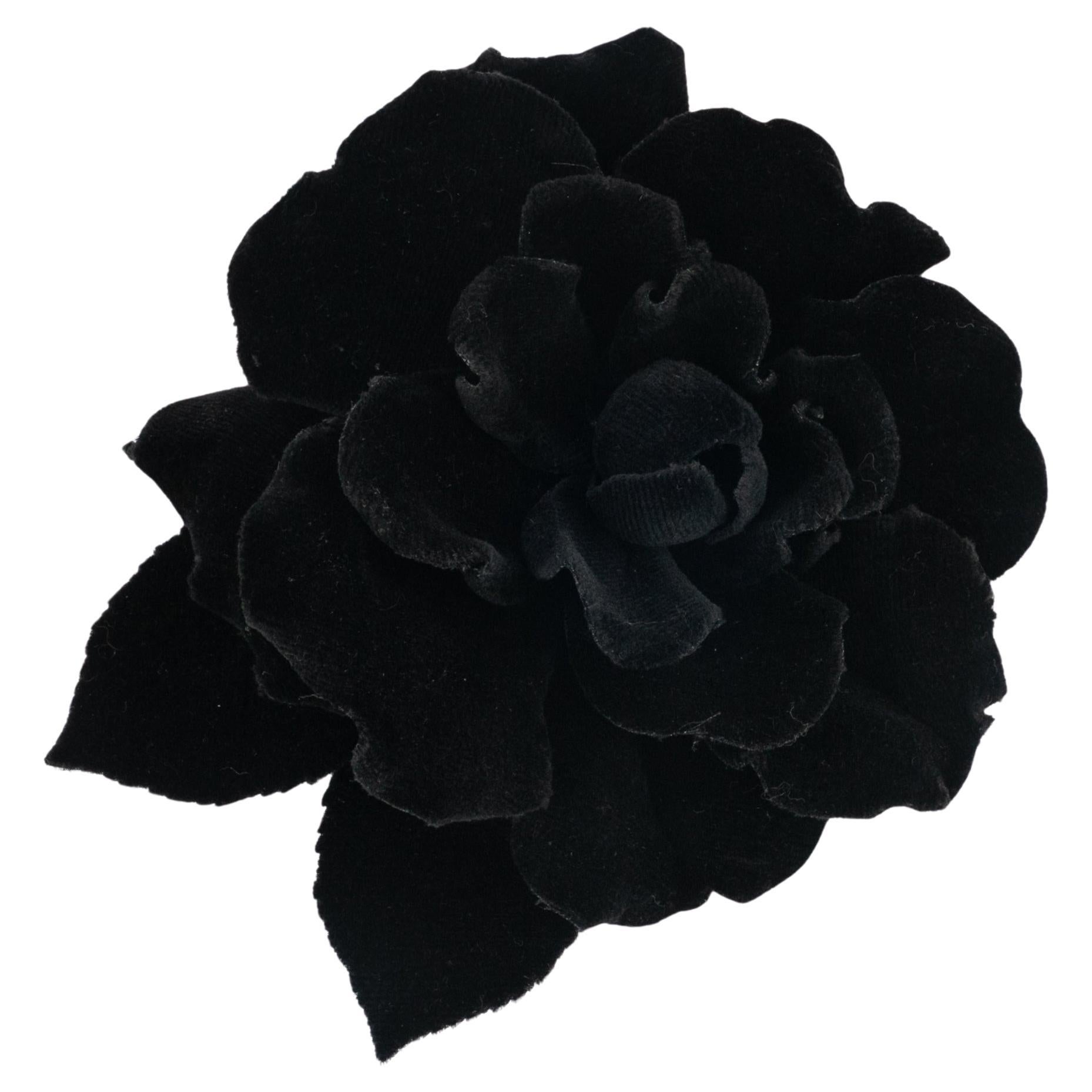 Spilla a forma di camelia Chanel