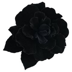 Spilla a forma di camelia Chanel