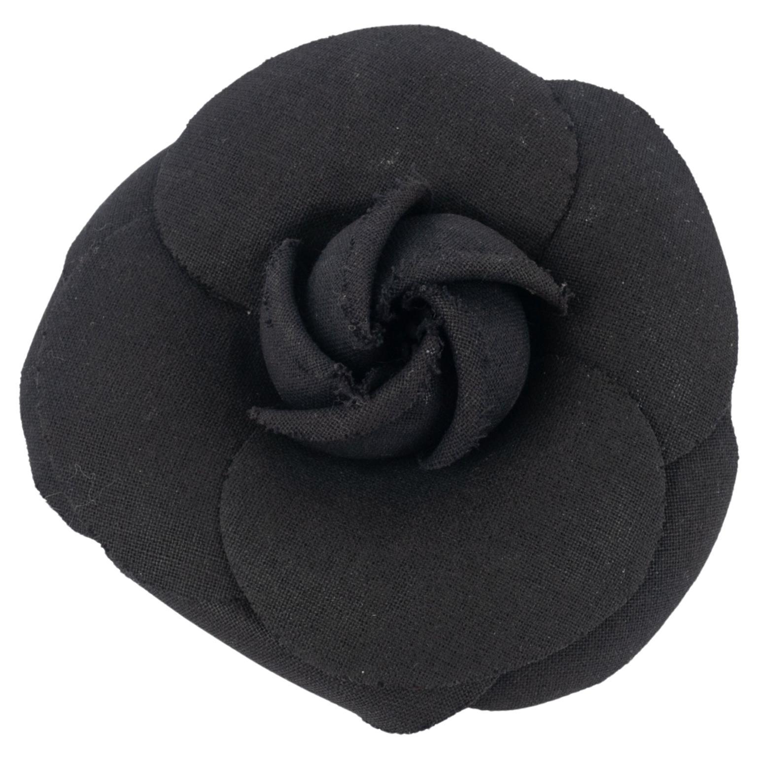 Spilla a forma di camelia Chanel