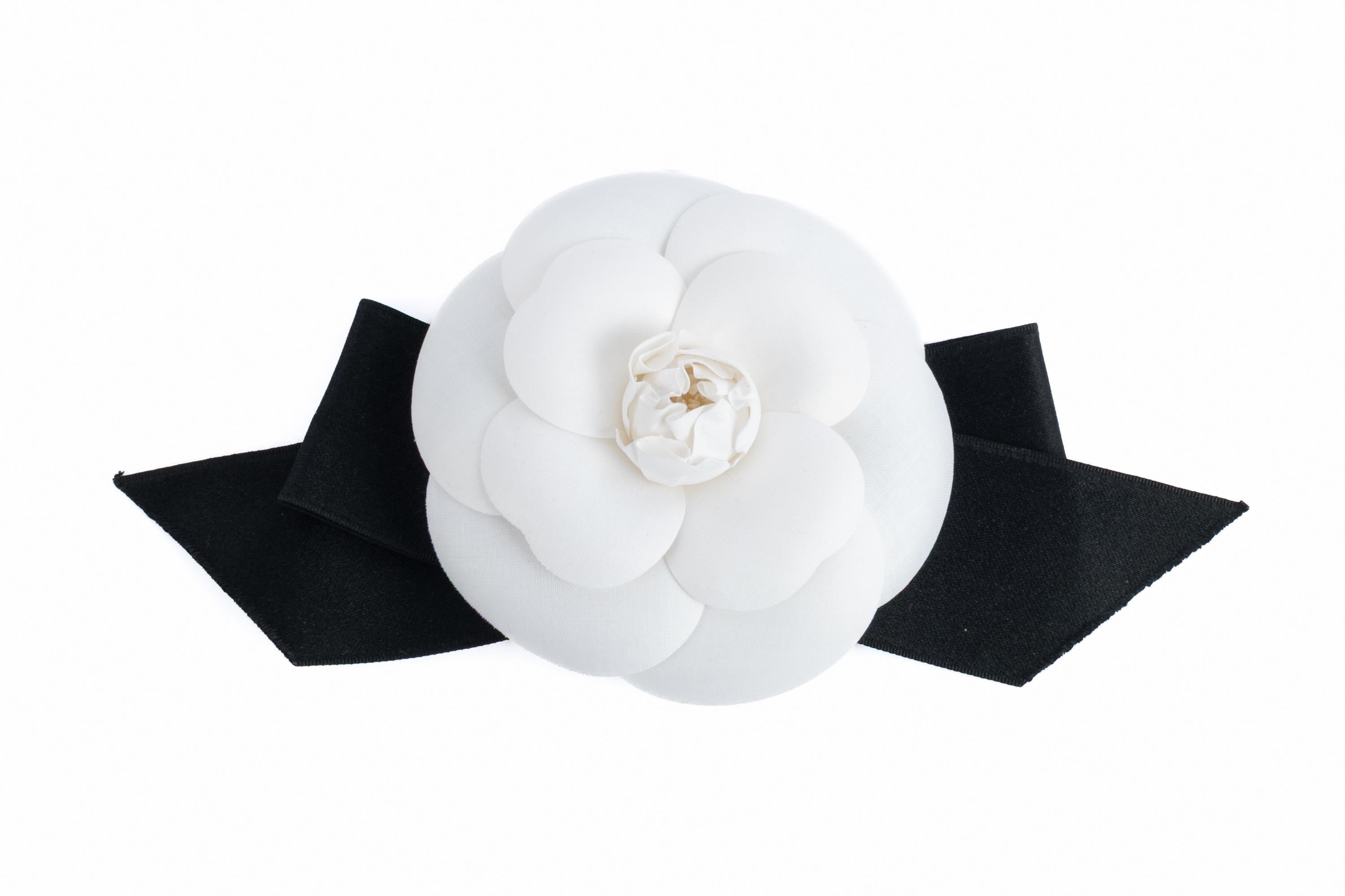 Broche camelia Chanel