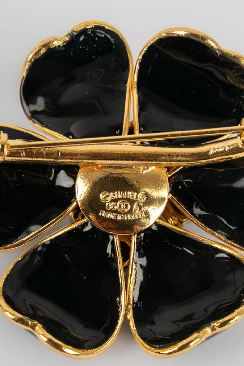 Chanel Camellia Brooch in Gold Metal, Rhinestones and Black Glass Paste, 1995 1