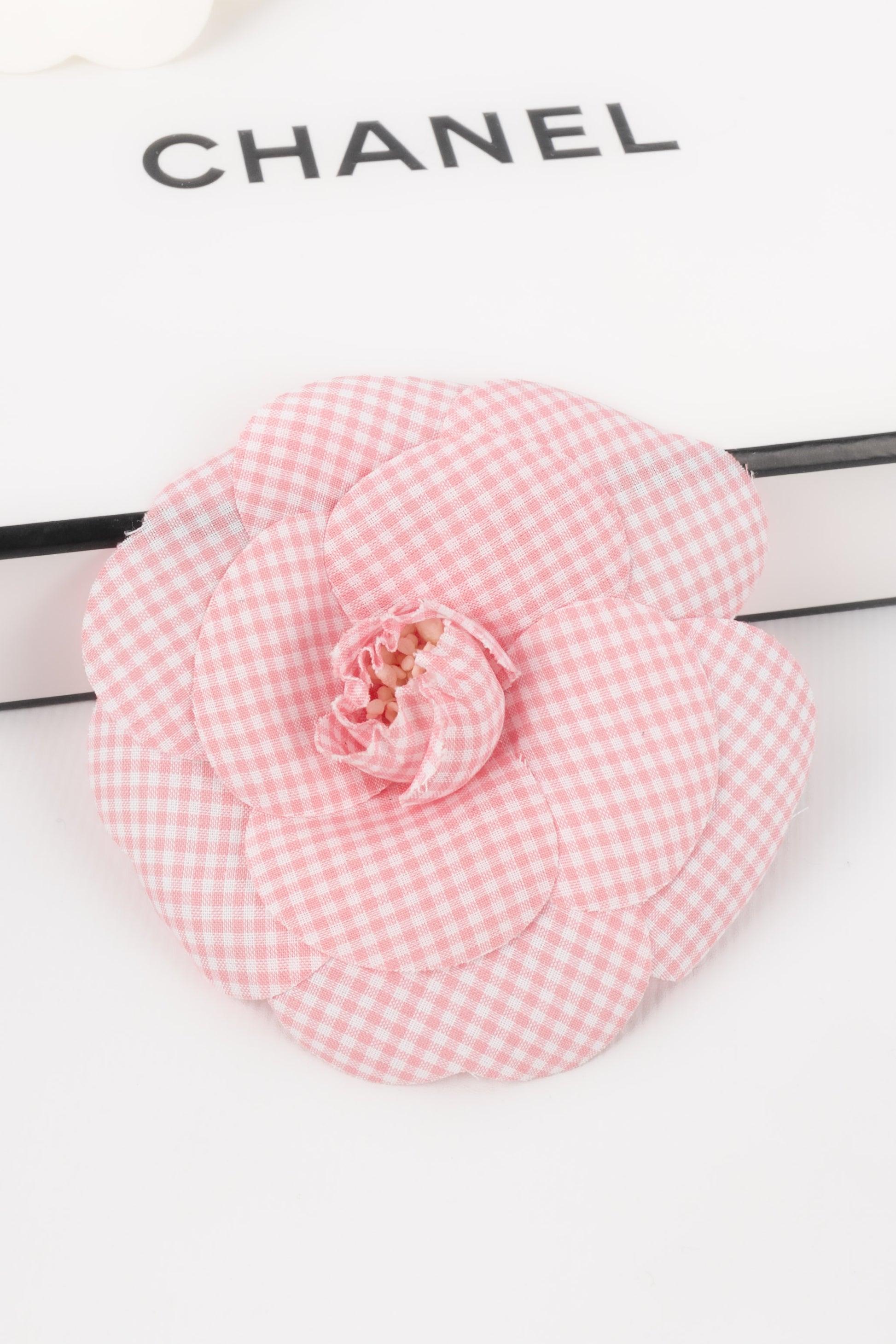 Chanel Camellia Brooch Made of Pink and White Gingham Fabric, 1990s For Sale 1