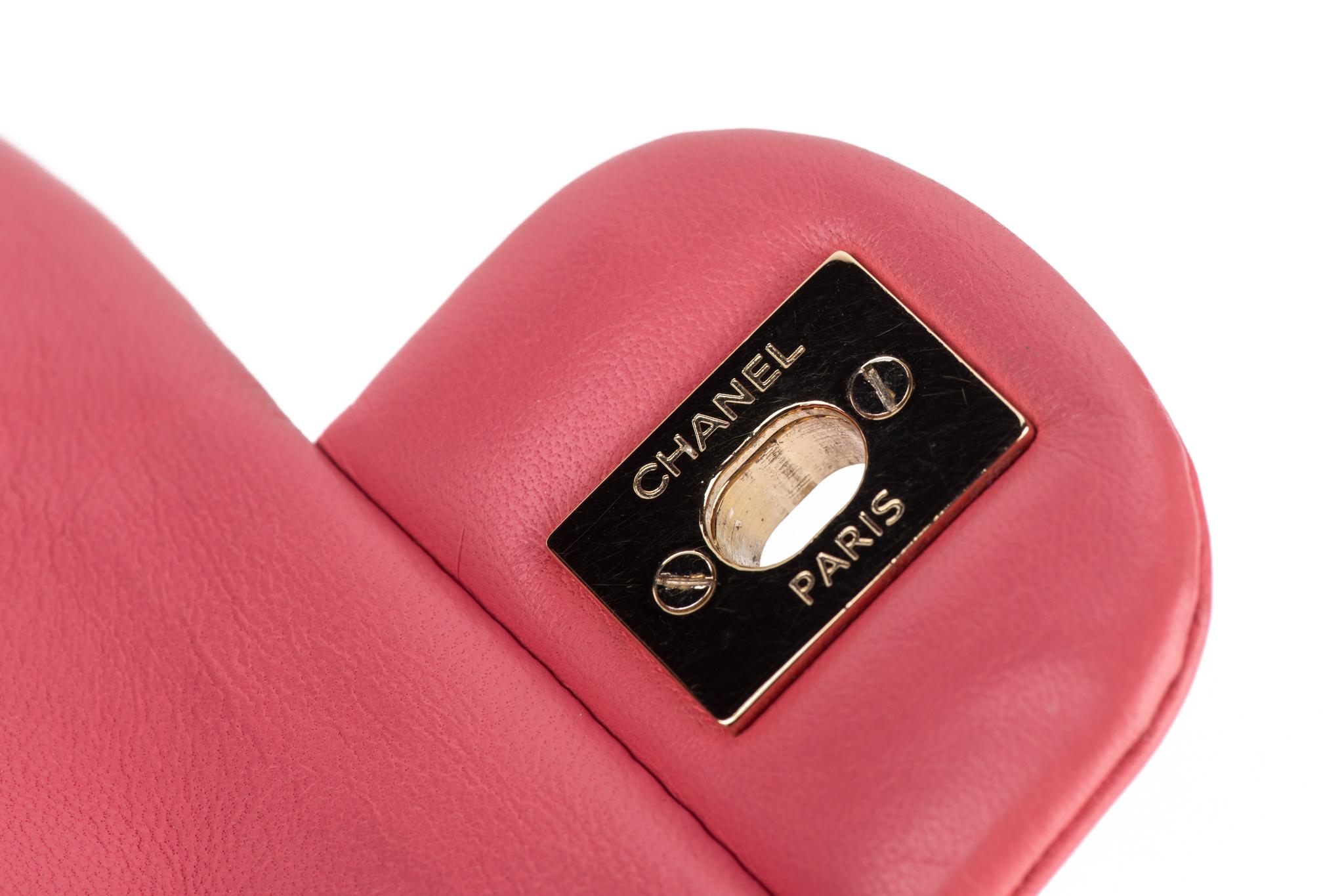 Chanel Sac à rabat unique avec breloque camélia en vente 6