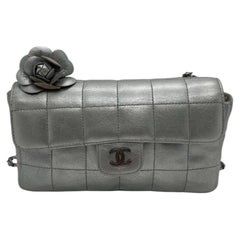 CHANEL Camellia Chocolate Bar Flap Bag Silver Metallic Lambskin Chain