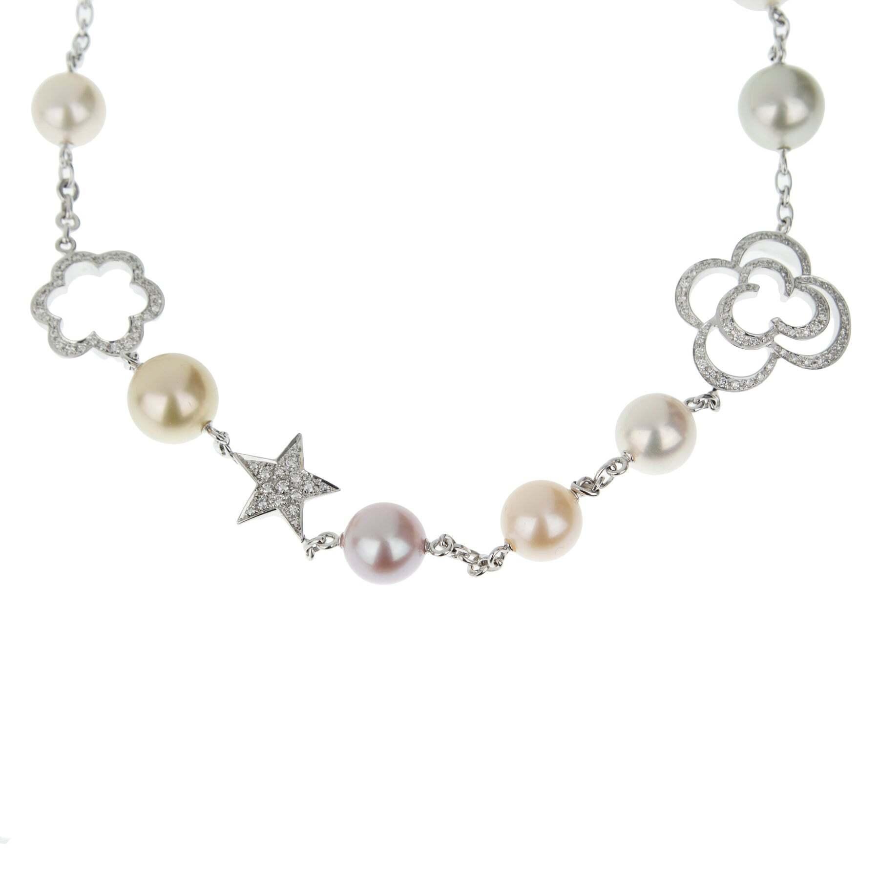 Collana Chanel Camellia e Comete Motif Perla Diamante Oro Bianco 18 carati In condizioni ottime in vendita a Feasterville, PA