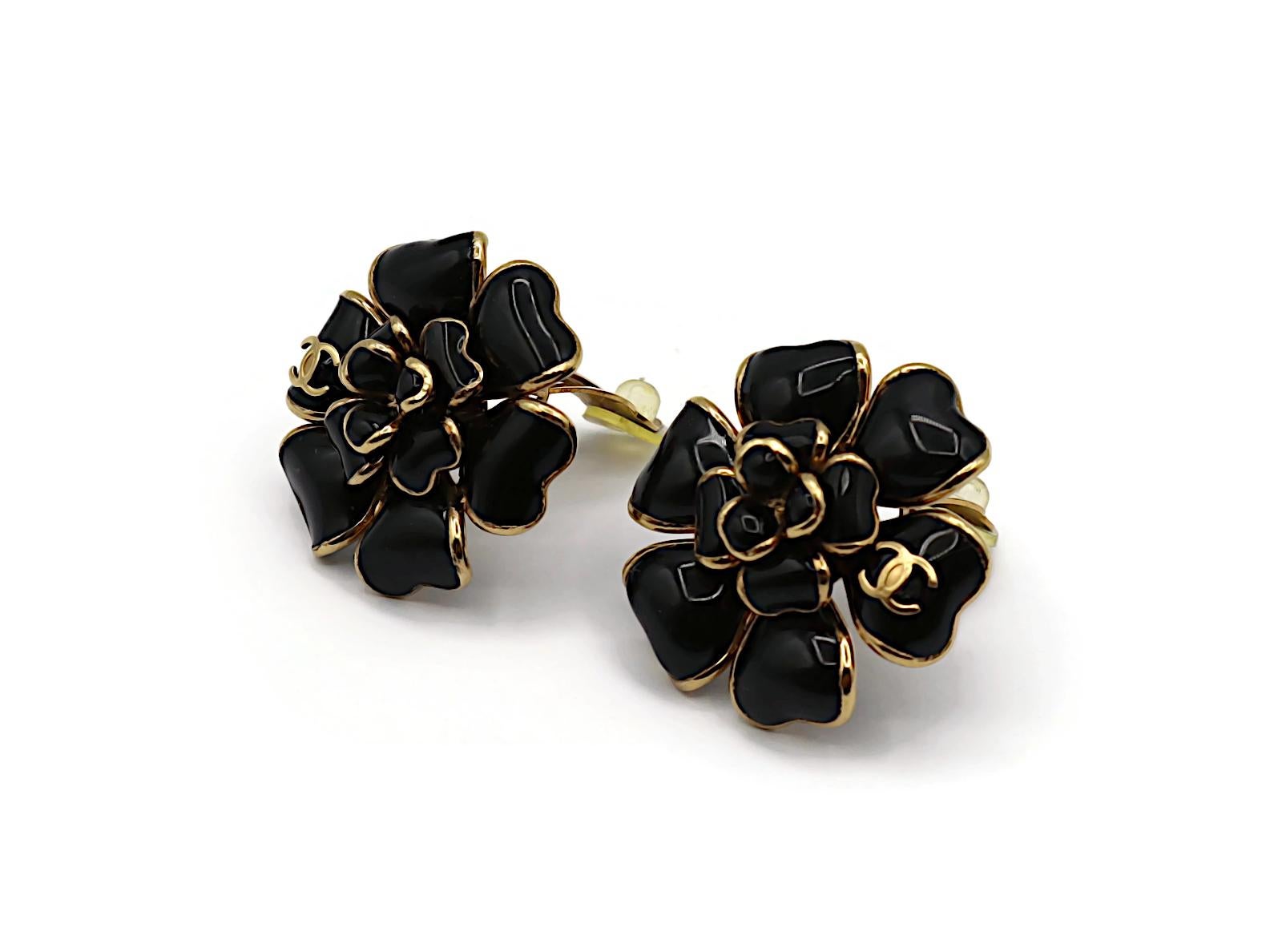 Orecchini a clip Chanel Camellia Flower CC, 2002 in vendita 1