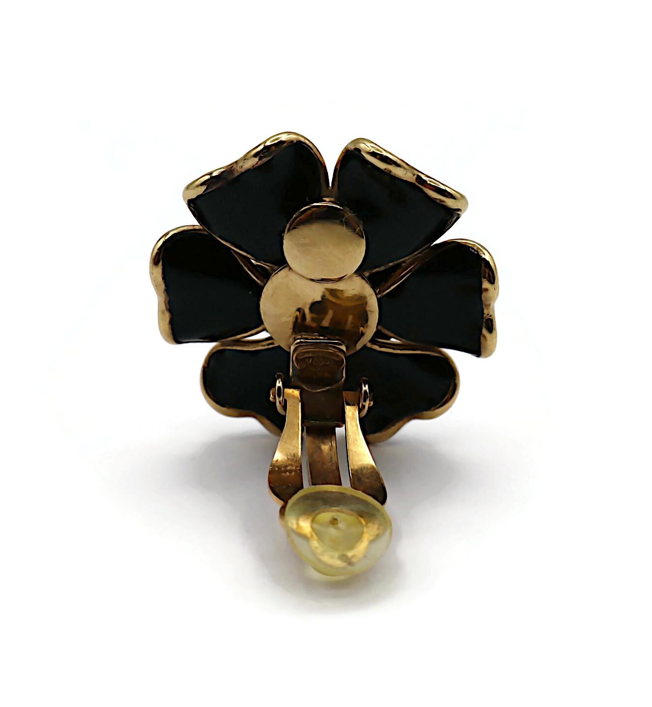 Orecchini a clip Chanel Camellia Flower CC, 2002 in vendita 3