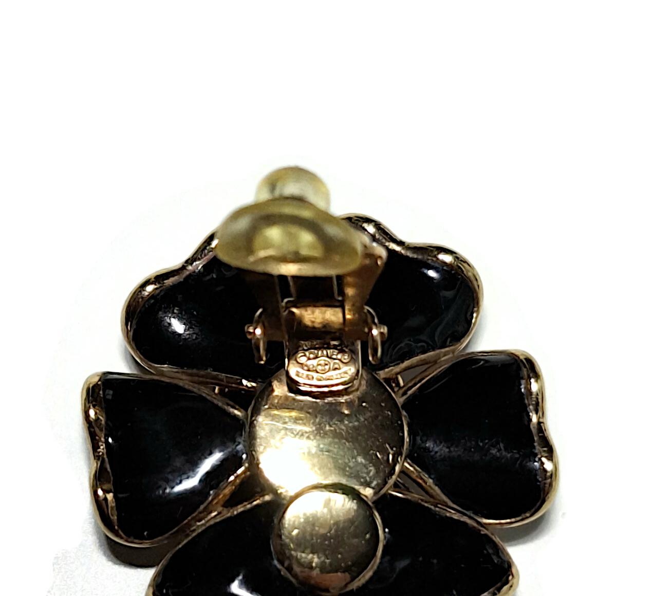 Orecchini a clip Chanel Camellia Flower CC, 2002 in vendita 4