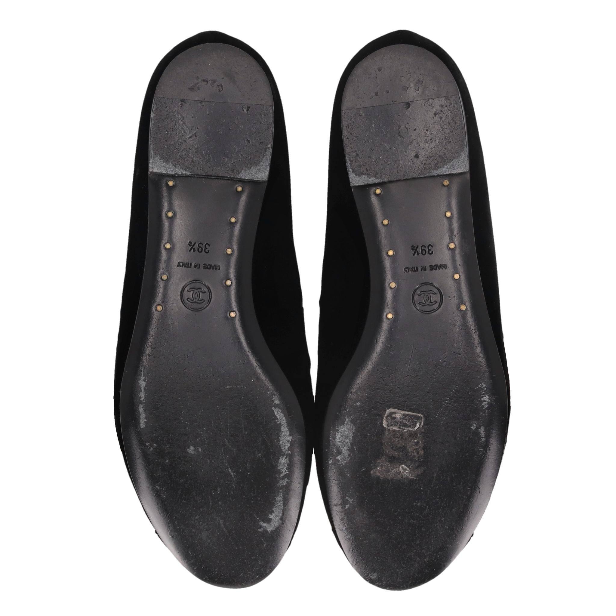 Ballerine in velluto Chanel con fiore di camelia e logo 'CC' in vendita 1