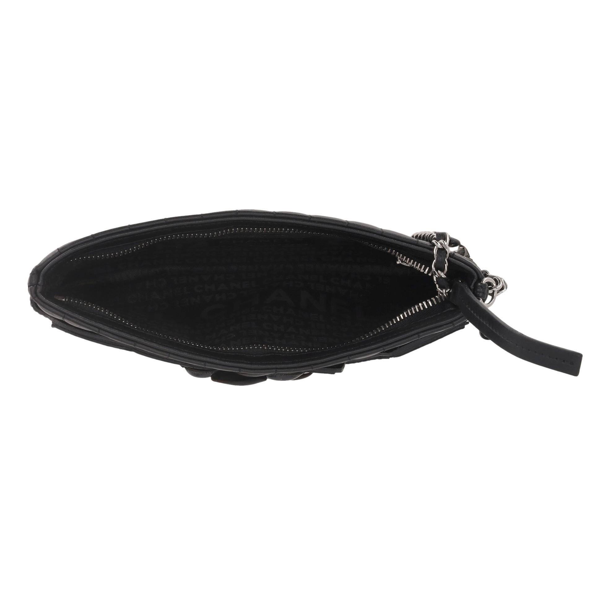 Chanel Kamelienblüte, Nr. 5 & 'CC' Logo Leder Clutch Tasche an einer Kette im Angebot 2