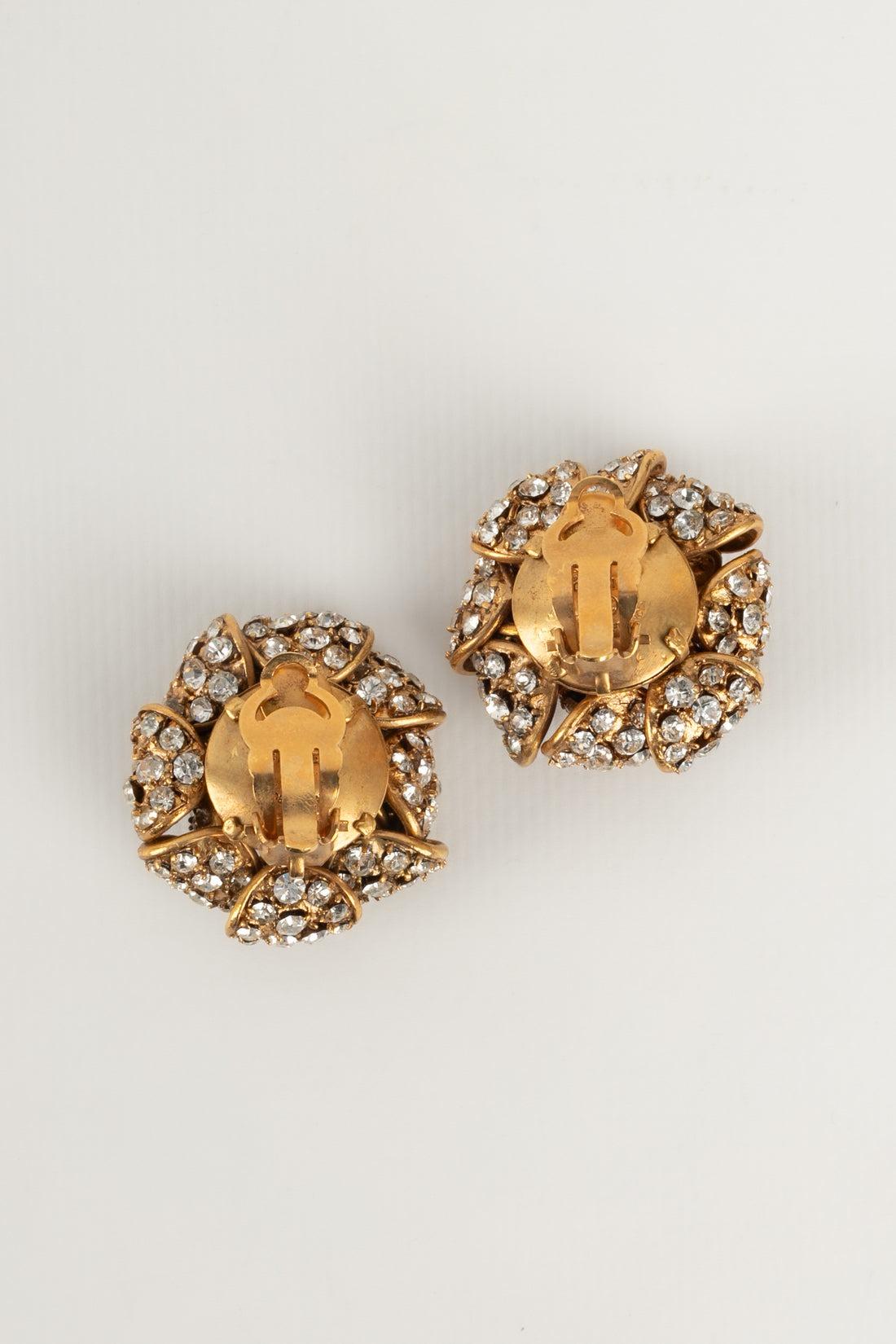 Chanel Camellia Golden Metal Clip-on Earrings For Sale 1