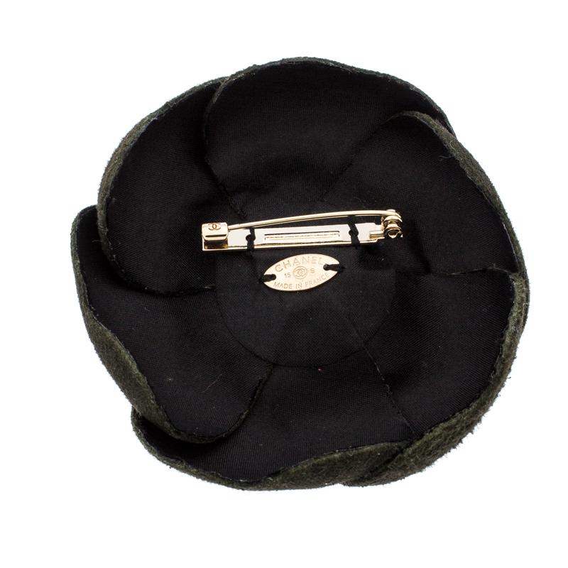 This beautiful pin brooch is a timeless accessory that instantly appeals to Chanel collectors. Crafted in the shape of the signature Camellia flower, it is made from green suede. Finished with gold-tone pin fastening, this brooch will look fabulous