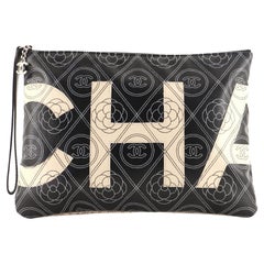 Chanel Kamelie Logo Handgelenk Clutch Bedrucktes beschichtetes Segeltuch Medium