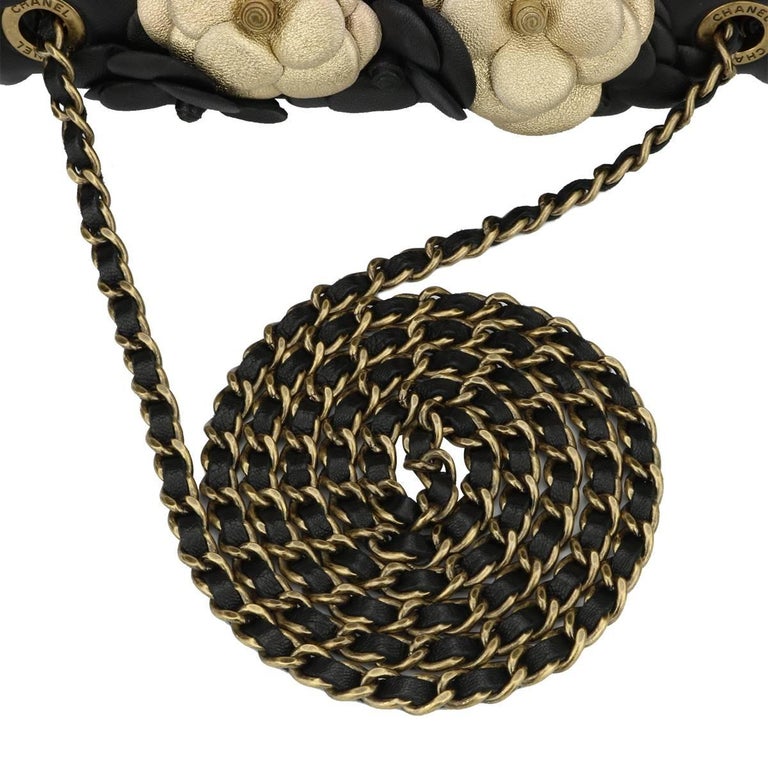 Chanel, Inc. Chanel 22 handbag, Shearling suede lambskin & gold-tone metal,  beige & white — Fashion