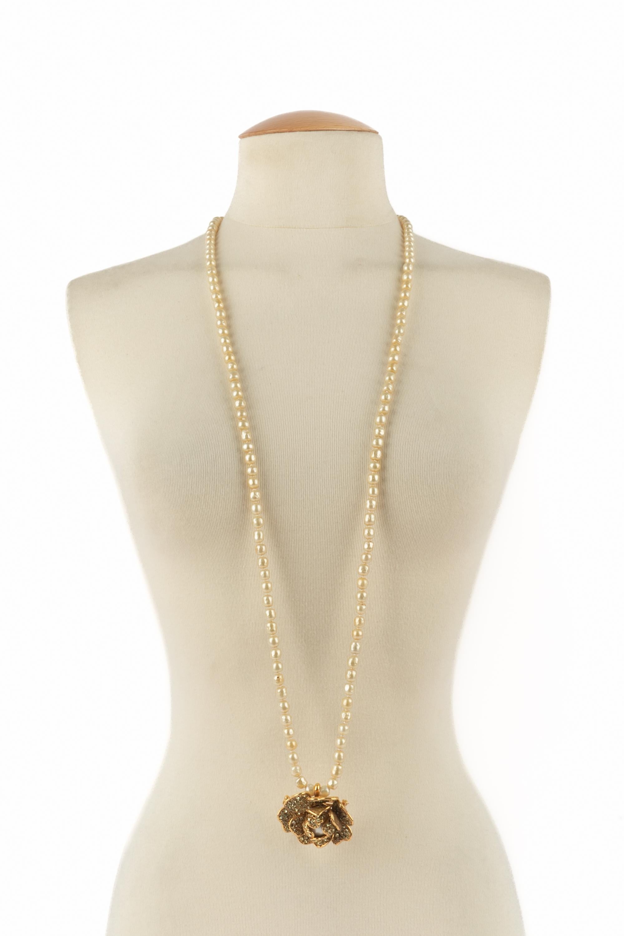 Donna Collana di camelie Chanel anni '80 in vendita