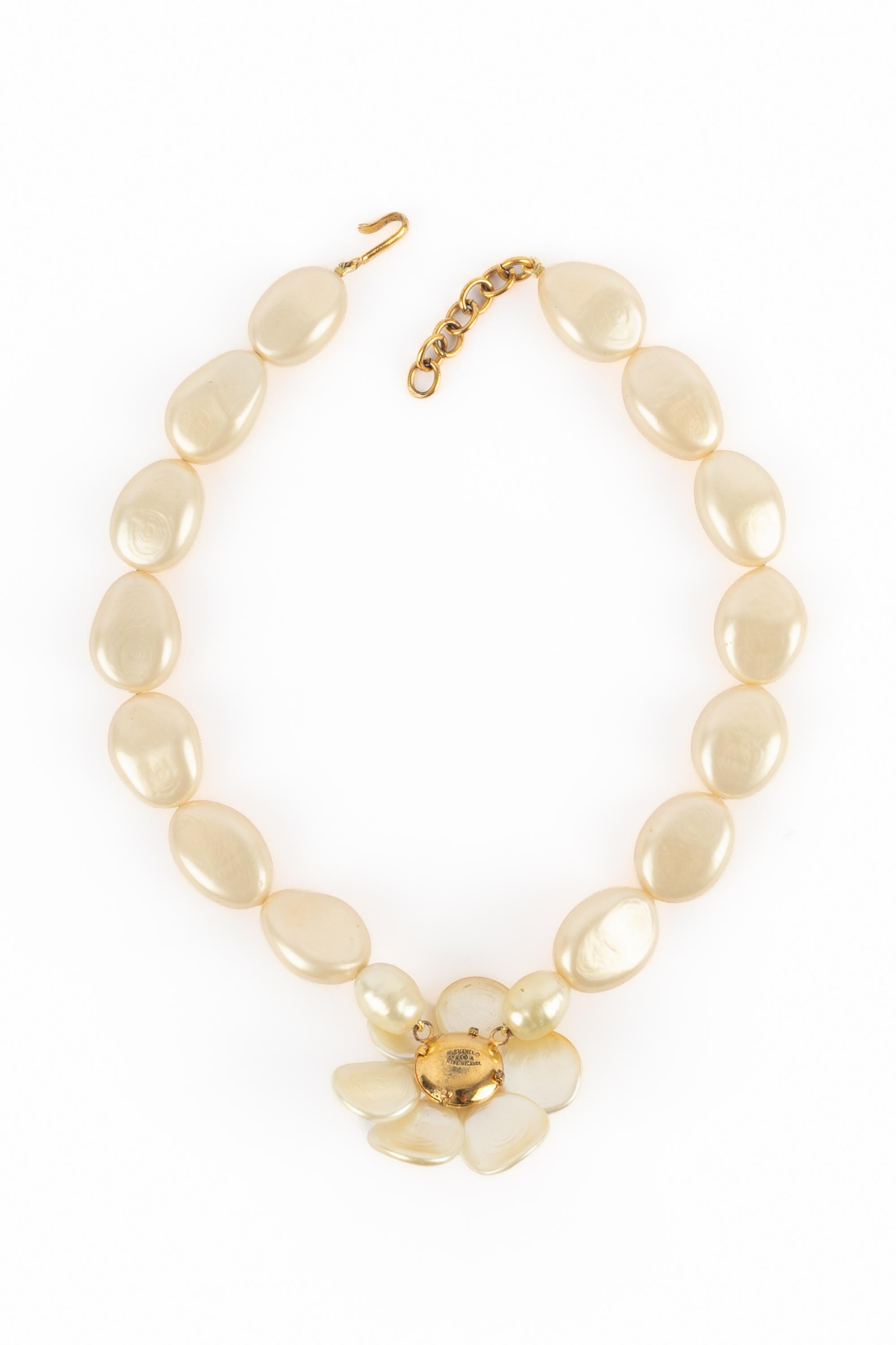 Chanel collana di camelie 1998 In condizioni ottime in vendita a SAINT-OUEN-SUR-SEINE, FR