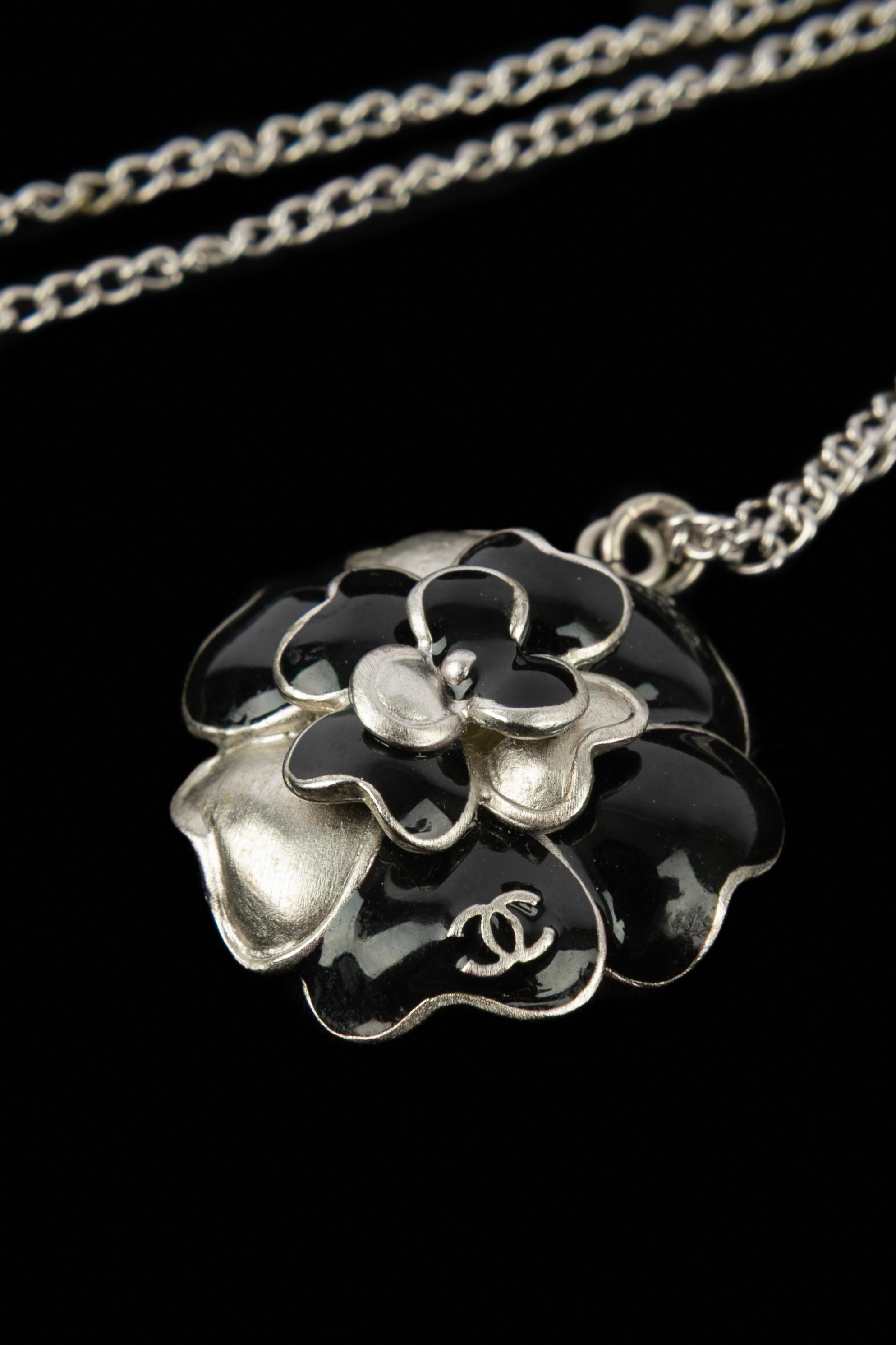 Chanel collana di camelie 2007 in vendita 2
