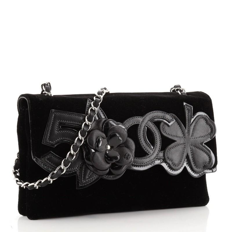Chanel Camellia No.5 Kette Klappentasche aus Samt groß (Schwarz)