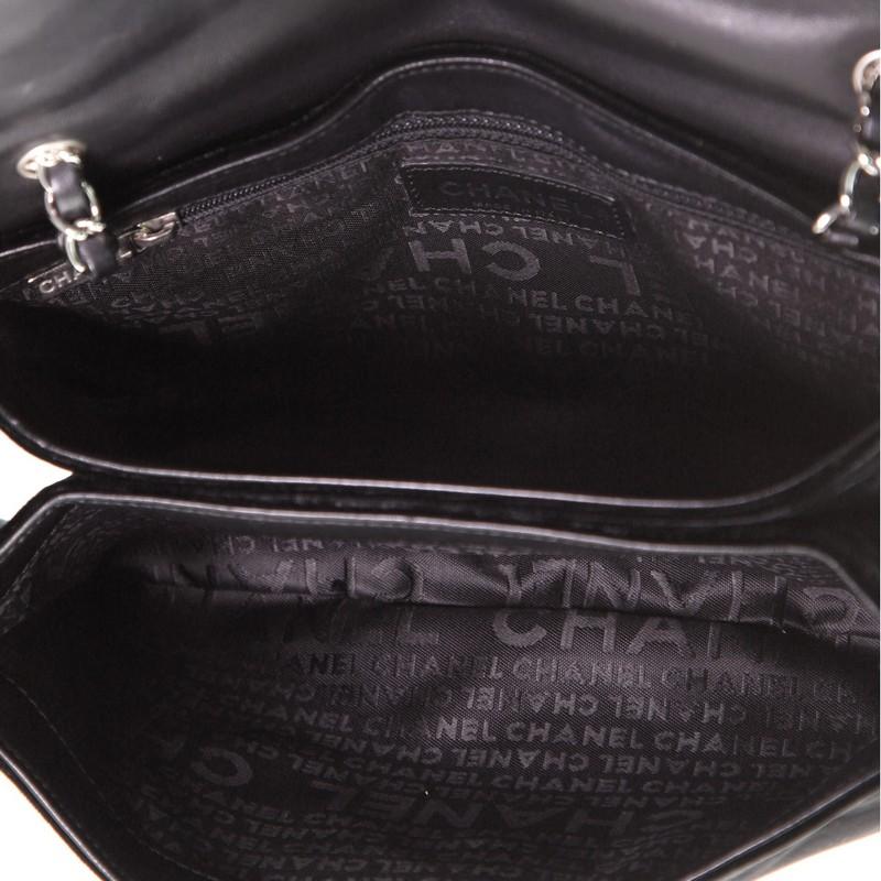 Chanel Camellia No.5 Kette Klappentasche aus Samt groß 1
