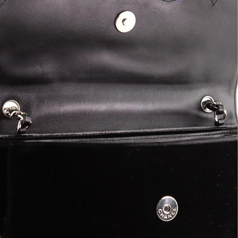 Chanel Camellia No.5 Kette Klappentasche aus Samt groß 2