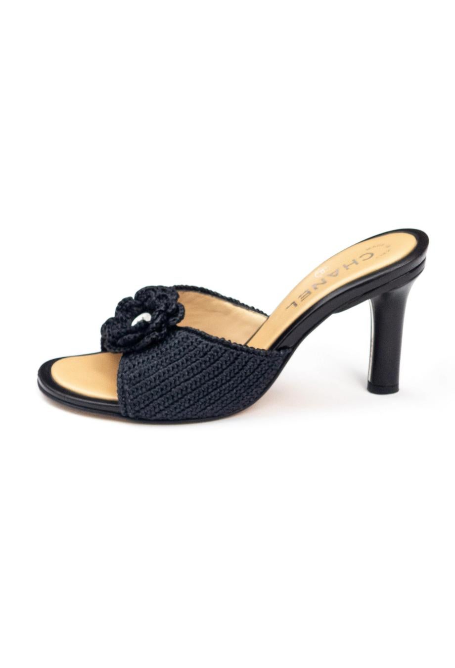Chanel Camellia Raffia Mule Heels Sz 37 In Good Condition For Sale In Melbourne, VIC
