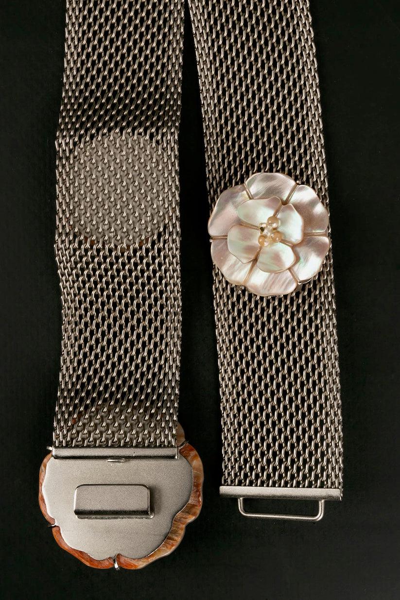 Chanel Camellia Silver Plated Belt Fall, 1998  In Excellent Condition For Sale In SAINT-OUEN-SUR-SEINE, FR