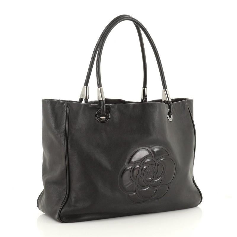 Chanel Camellia Tote Lammfell groß (Schwarz)