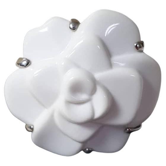 The camellia blossom was Coco Chanel's favorite flower and is prominently featured in various Chanel designs. This 18K white gold ring features a sensuous white gold camellia bloom that would pair gorgeously with many different looks.
Comes with